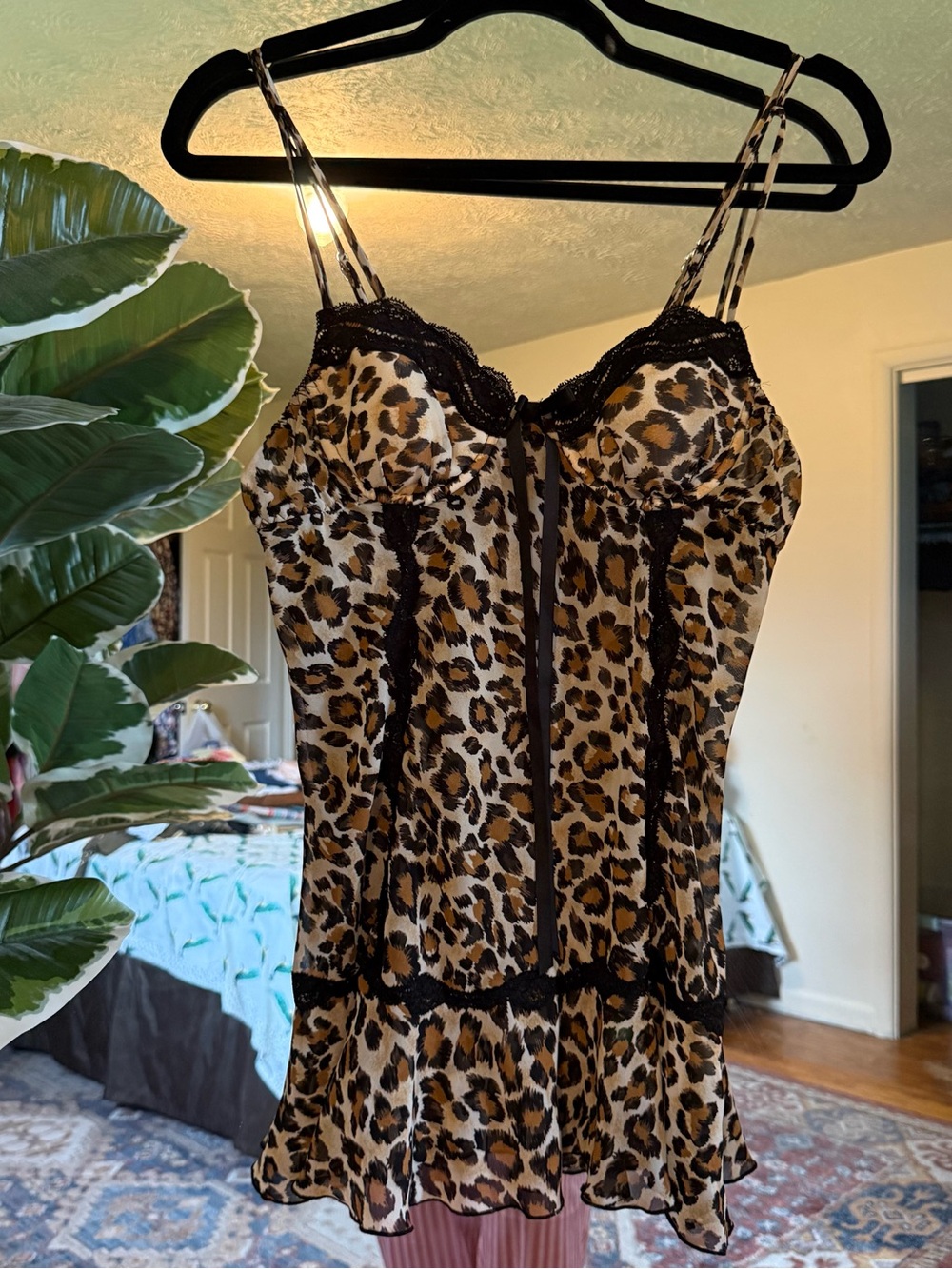 Vintage Y2K leopard print lip dress